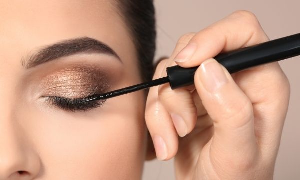 The Best Eyeliner For Your Eye Shape (& Tips To Apply It)